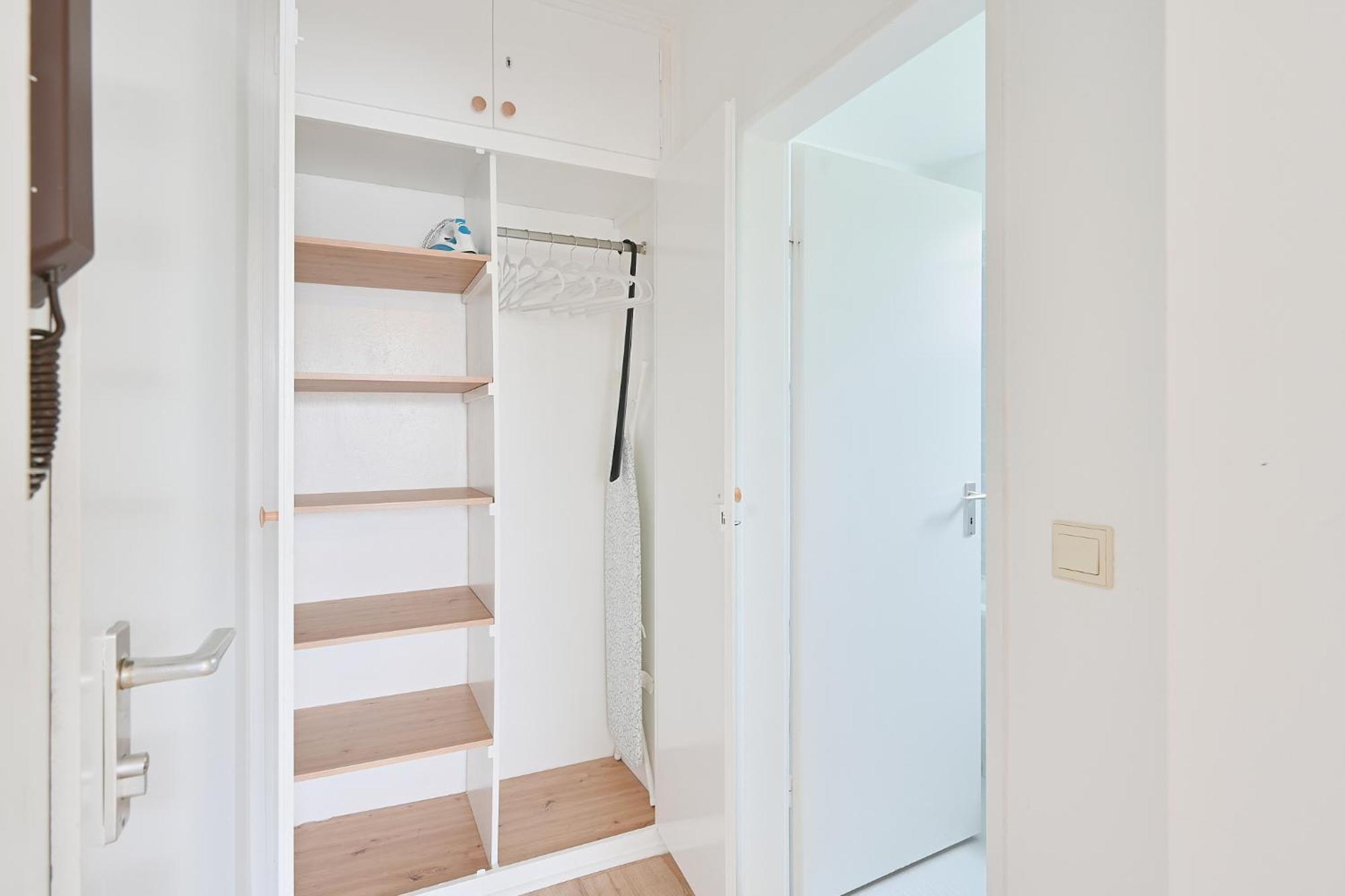 Beautiful And Stylish 1-Bedroom With Kitchen And King Size Bed Wuppertal Exterior foto